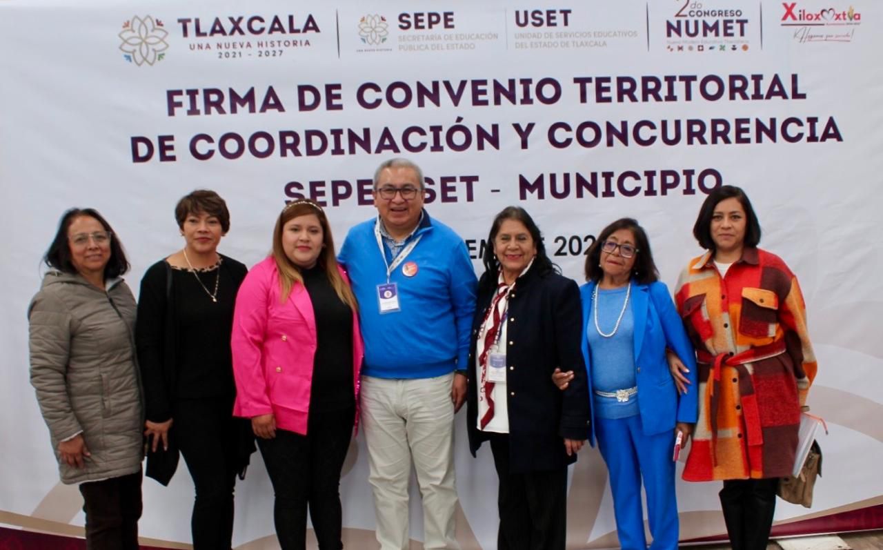 Santa Isabel Xiloxoxtla fortalece la educación con importante firma de convenio